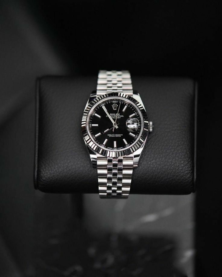 Premium Quartz Timepiece | Free Delivery All Over The UAE